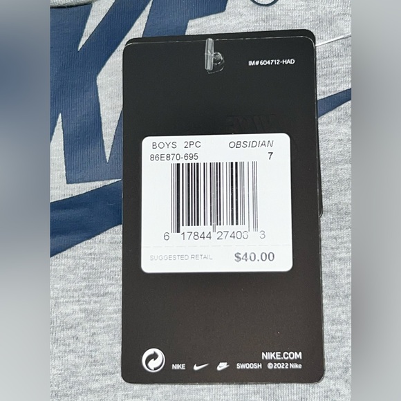 Nike Boys 2 Piece Shirt and Shorts Set Size 7 - Picture 8 of 9